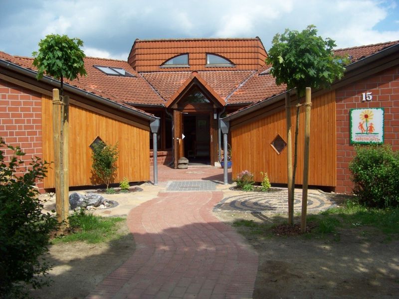 Bild vom Eingangsbereich des Kindergartens Abbesbüttel
